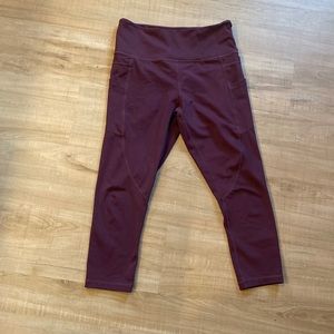 Zyia Active Leggings- light n tight high-rise  cropped maroon with pockets 6/8